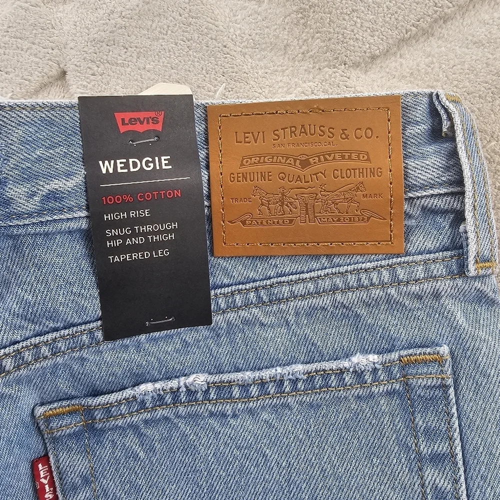 Levi's Wedgie High Rise Jean Womens 28 Button Fly Blue Rigid Denim